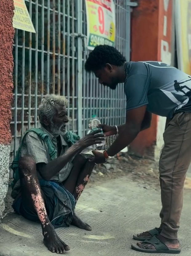 Food distribution rounds across Chennai neighbourhoods